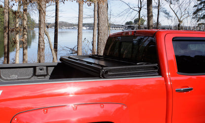 Lund Hard Fold Tonneau Cover | Chevrolet Colorado Fleetside 5ft Bed (969164)