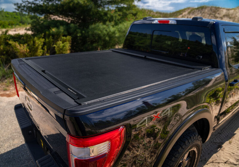 Roll-N-Lock M-Series Retractable Tonneau Cover: Jeep Gladiator (18-26) w/ Trail Rail - 5ft Bed