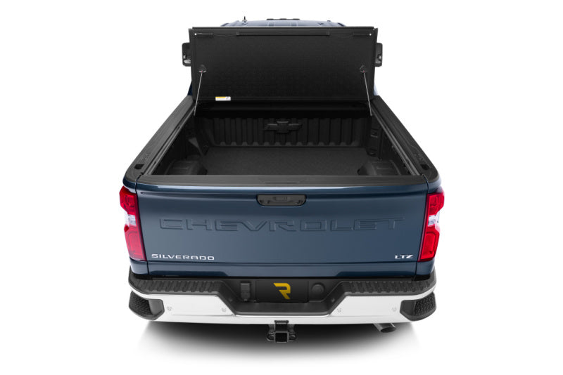 Undercover ArmorFlex Hard Folding Tonneau Cover | Chevrolet Silverado 2500HD / 3500HD / GMC Sierra 2500HD / 3500HD (20-26) (AX12026)