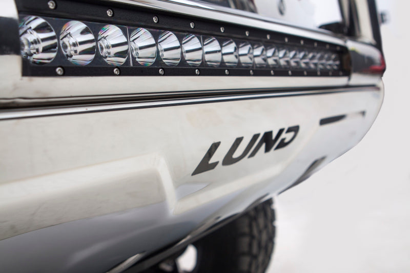 Lund Bull Bar w/ Light & Wiring | Toyota Tacoma (05-15) (47021210)