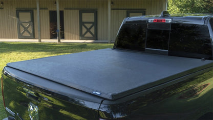 Lund 19-23 Ford Ranger (6ft Bed) Genesis Tri-Fold Tonneau Cover | Ford Ranger (19-26) (950113)