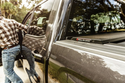 Roll-N-Lock A-Series Retractable Tonneau Cover | Toyota Tacoma (16-19) / 2020-2023 (BT530A)