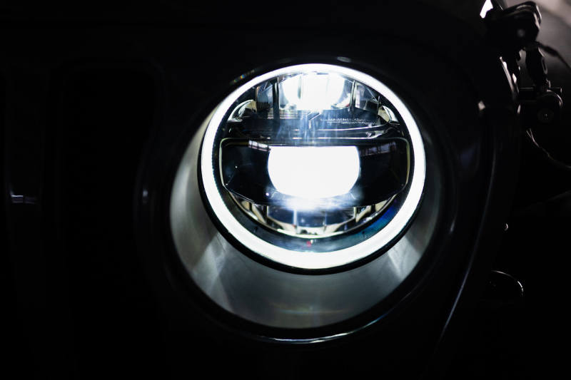 DV8 Offroad LED Projector Headlights: Jeep Wrangler (18-22) / Gladiator (20-22)