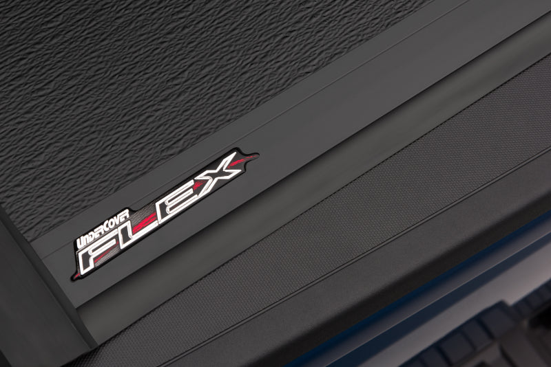 UnderCover 15-20 Ford F-150 5.5ft Flex Bed Cover | Ford F-150 (15-20) / Raptor (17-20)) (FX21019)
