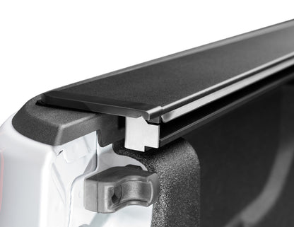 Roll-N-Lock M-Series Retractable Tonneau Cover: Jeep Gladiator (18-26) w/ Trail Rail - 5ft Bed