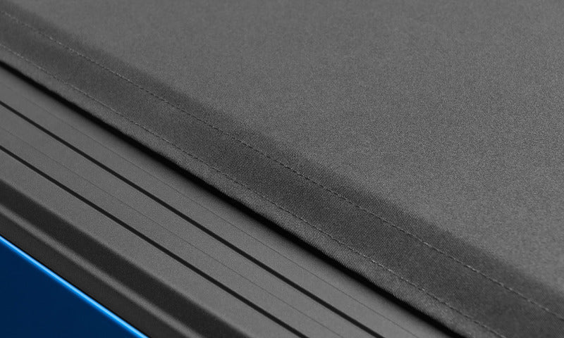 Lund Genesis Elite Roll Up Tonneau Cover | Chevrolet Colorado (15-22) / GMC Canyon (15-22) (968180)