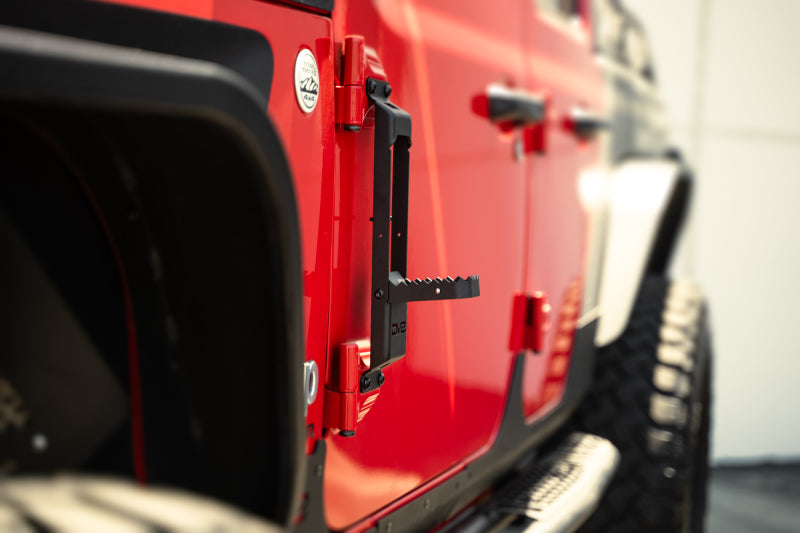 DV8 Offroad Powder Coated Hinge Mounted Step: Jeep Wrangler / Gladiator (2018-2026)
