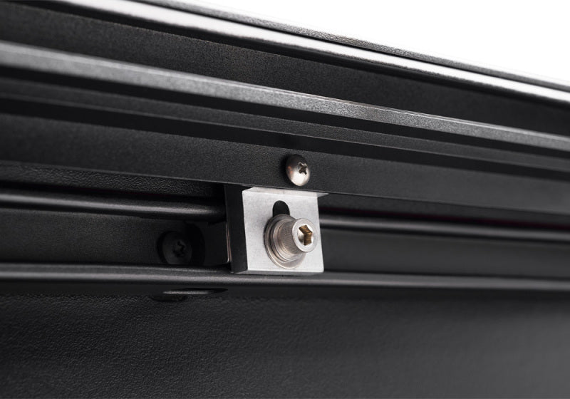 Roll-N-Lock M-Series Tonneau Cover | Toyota Tacoma (16-19 / 20-23) (LG531M)