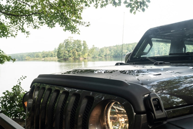 Bushwacker Trail Armor Hood Stone Guard Black: Jeep Wrangler (2018-2024) / Gladiator (2020-2024)
