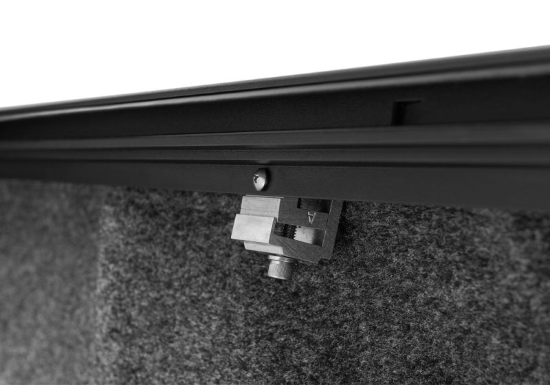 Roll-N-Lock M-Series Retractable Tonneau Cover | Ford F-150 (21-23 / 24-26) / F-150 Raptor (21-23 / 24-26) / F-150 Lightning (22-26) (LG131M)