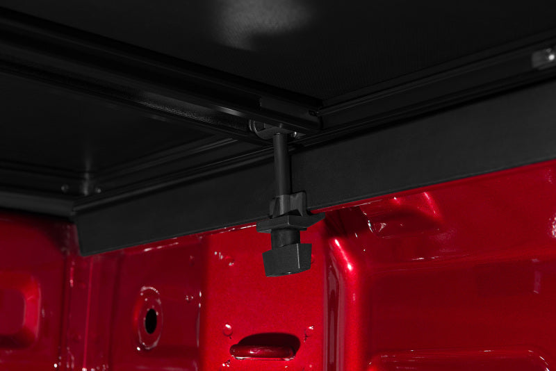 Lund Genesis Tri-Fold Tonneau Cover | Chevrolet Silverado 1500 / GMC Sierra 1500 (19-26) / Silverado ZR2 / Sierra AT4 / AT4X (22-26) (950292)