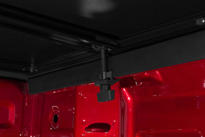 Lund Genesis Tri-Fold Tonneau Cover | Chevrolet Silverado 1500 / GMC Sierra 1500 (19-26) / Silverado ZR2 / Sierra AT4 / AT4X (22-26) (950292)