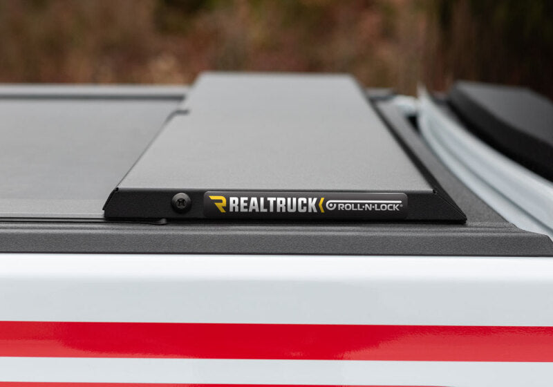 Roll-N-Lock M-Series Retractable Tonneau Cover: Jeep Gladiator (18-26) w/ Trail Rail - 5ft Bed
