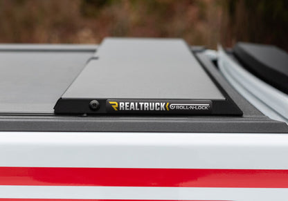 Roll-N-Lock M-Series Retractable Tonneau Cover: Jeep Gladiator (18-26) w/ Trail Rail - 5ft Bed