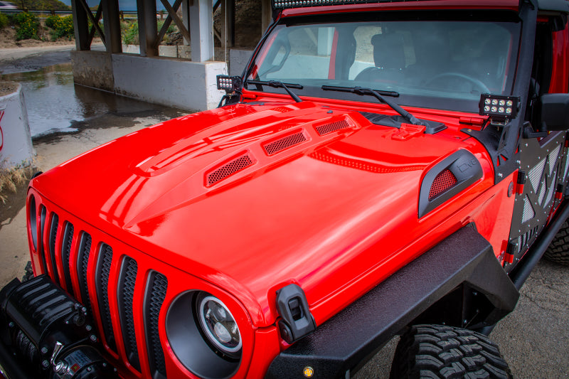 DV8 Offroad Primer Black Heat Dispersion Hood: Jeep Wrangler (18-21) / Gladiator (20-21)