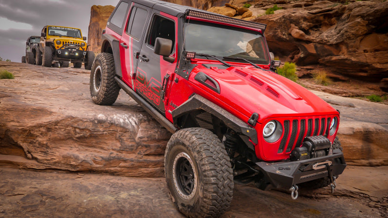 DV8 Offroad Primer Black Heat Dispersion Hood: Jeep Wrangler (18-21) / Gladiator (20-21)