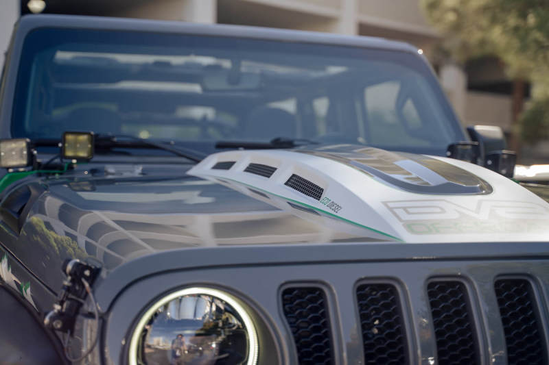 DV8 Offroad Primer Black Heat Dispersion Hood: Jeep Wrangler (18-21) / Gladiator (20-21)