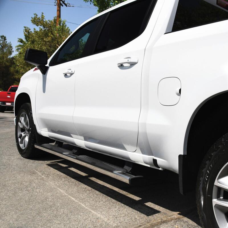 Westin R5 Nerf Step Bars | Chevrolet Silverado 1500 / GMC Sierra 1500 (19-26) / ZR2 / 2500HD / 3500HD (20-26) (28-51270)
